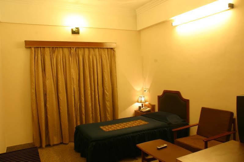 Hotel Asansol International Buitenkant foto